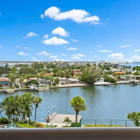 Open - Newly Furnished Penthouse/Views/Amenities/Location Villa